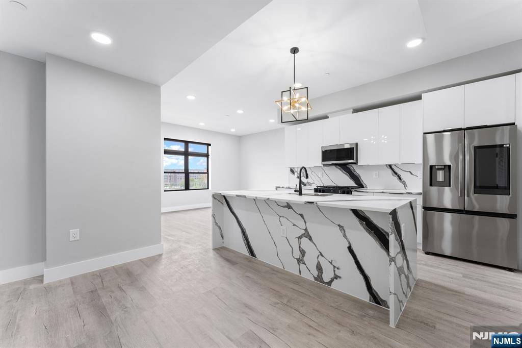 Jersey City, NJ 07305,187 Culver AVE #404
