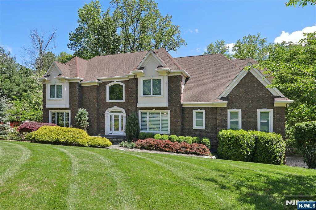 Mahwah, NJ 07430,37 Great Hall RD