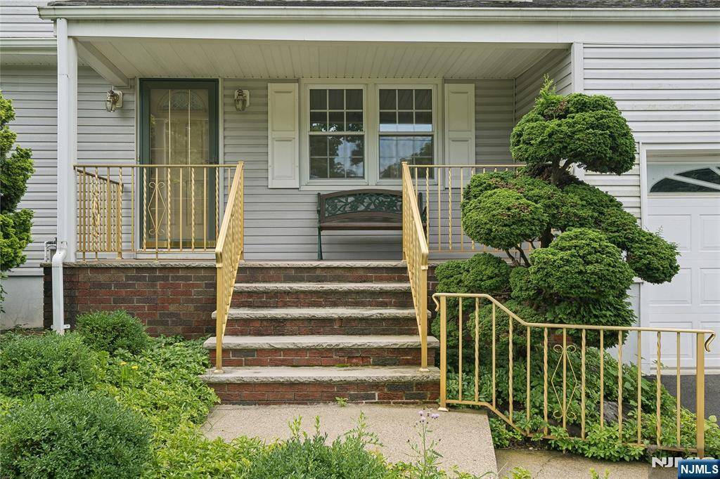 Oakland, NJ 07436,654 Ramapo Valley RD