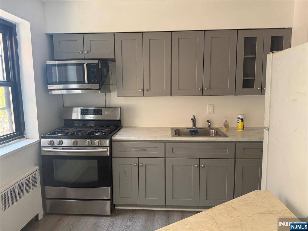 Fort Lee, NJ 07024,2333 HUDSON TER #D2