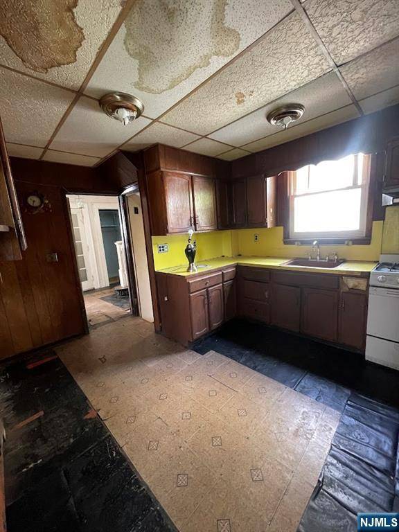 Newark, NJ 07108,42-44 Leslie