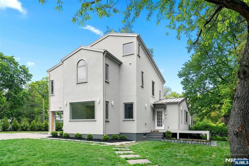 Tenafly, NJ 07670,121 Christie ST