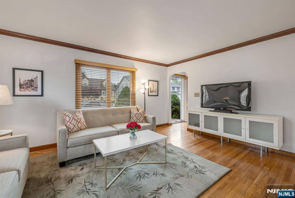 Totowa, NJ 07512,42 Hobart PL