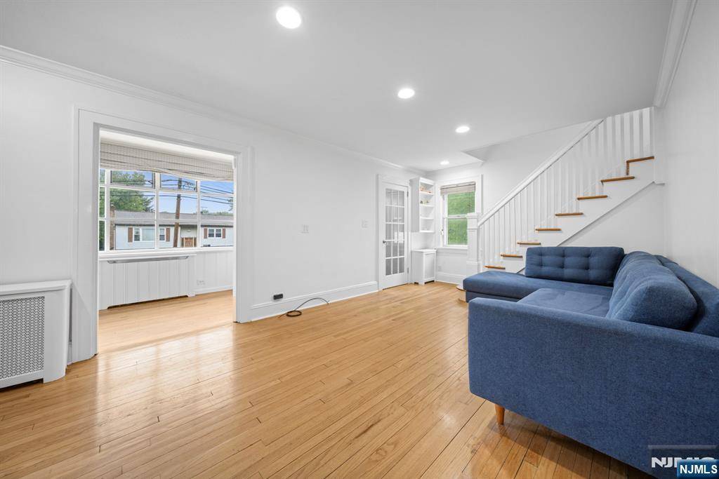 Tenafly, NJ 07670,209 Jefferson AVE