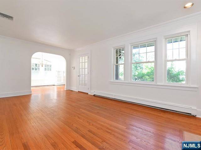 Tenafly, NJ 07670,8 Laurel AVE