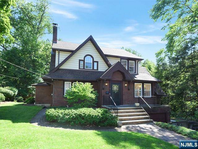 Tenafly, NJ 07670,8 Laurel AVE