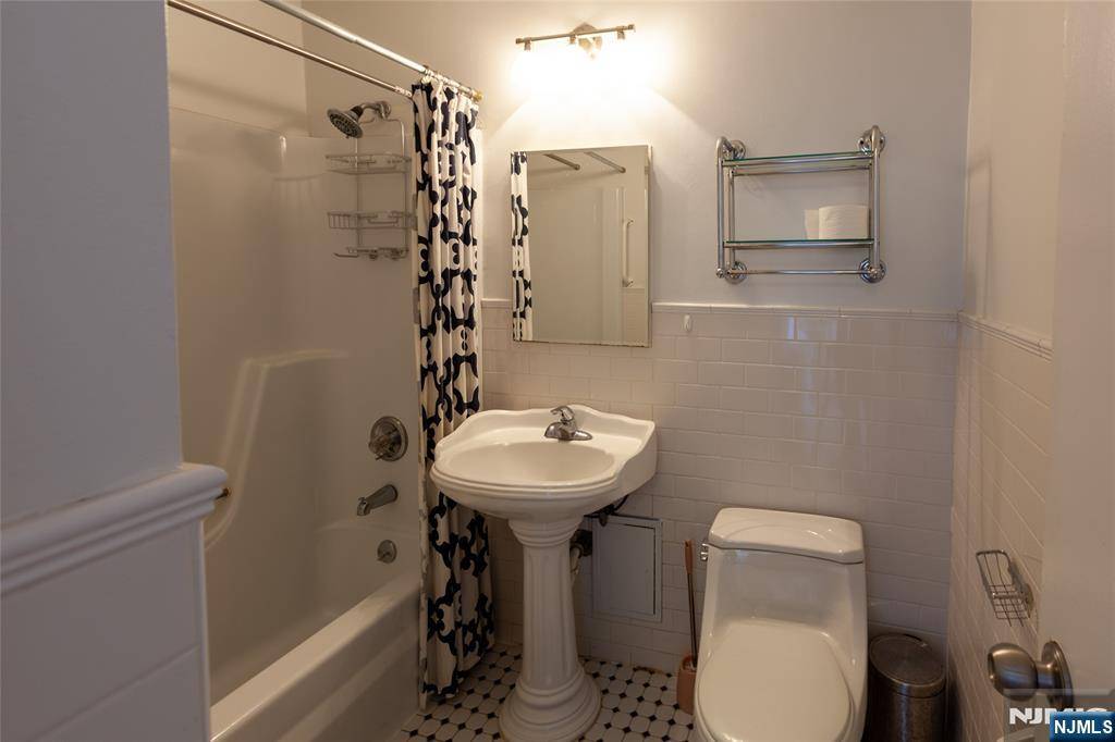 Fort Lee, NJ 07024,555 North AVE #21A