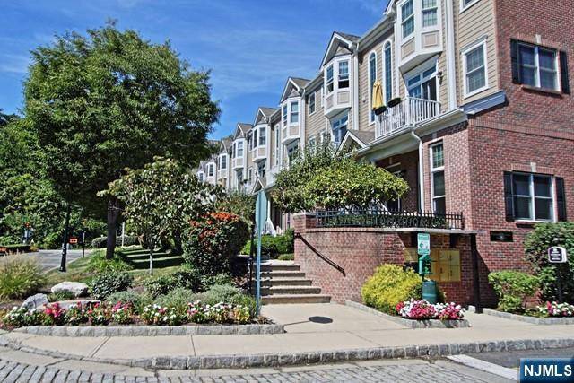 West New York, NJ 07093,403 Kingston CT