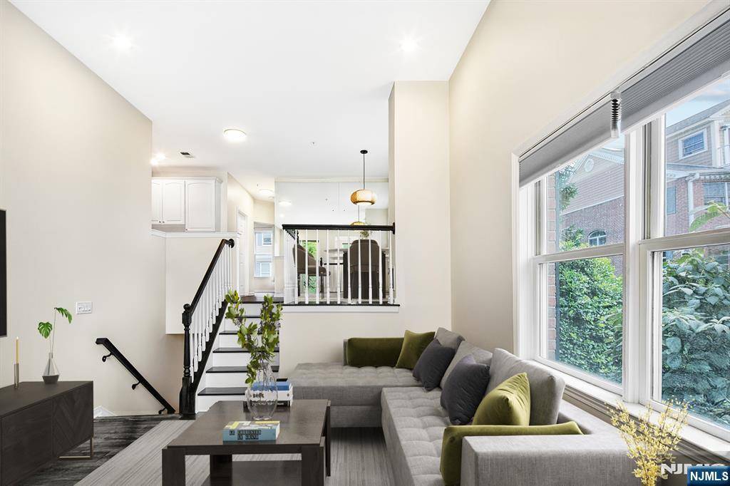 West New York, NJ 07093,403 Kingston CT