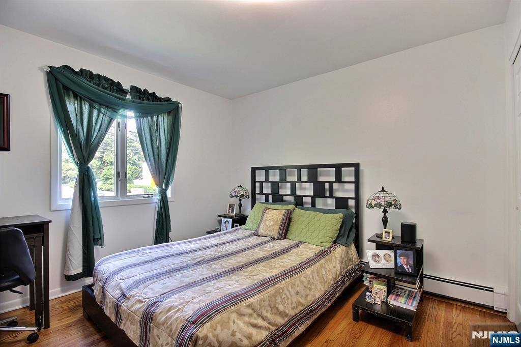 Tenafly, NJ 07670,350 Knickerbocker RD