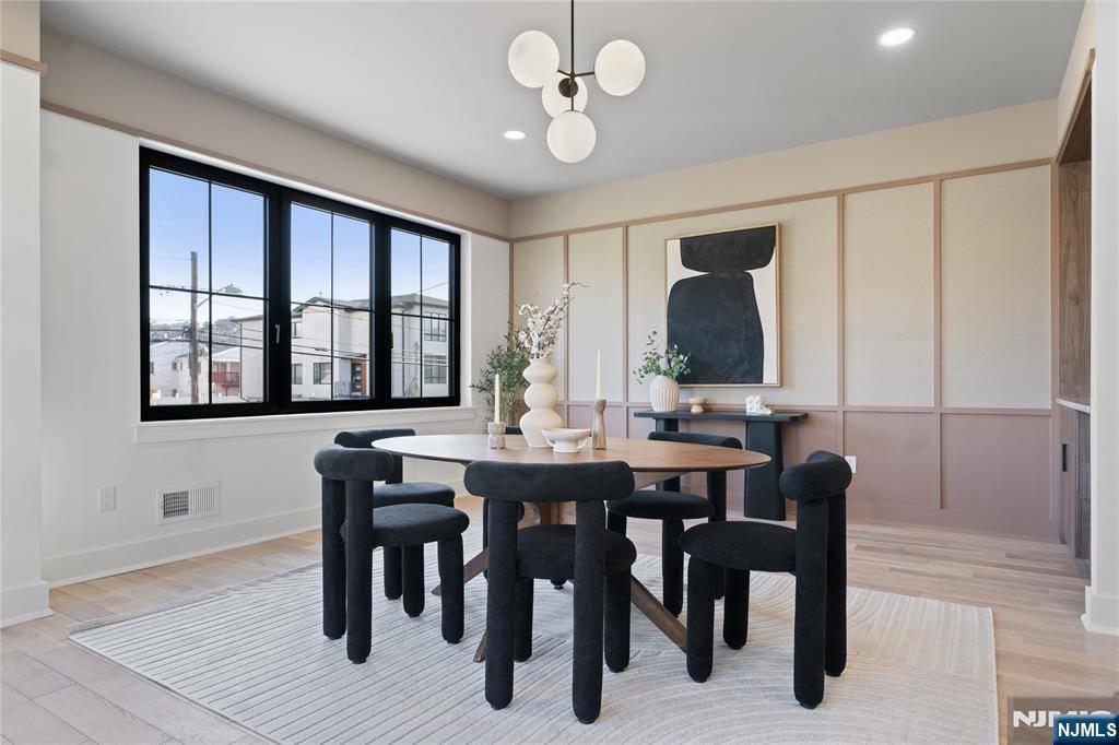 Palisades Park, NJ 07650,212 E Harriet AVE #B