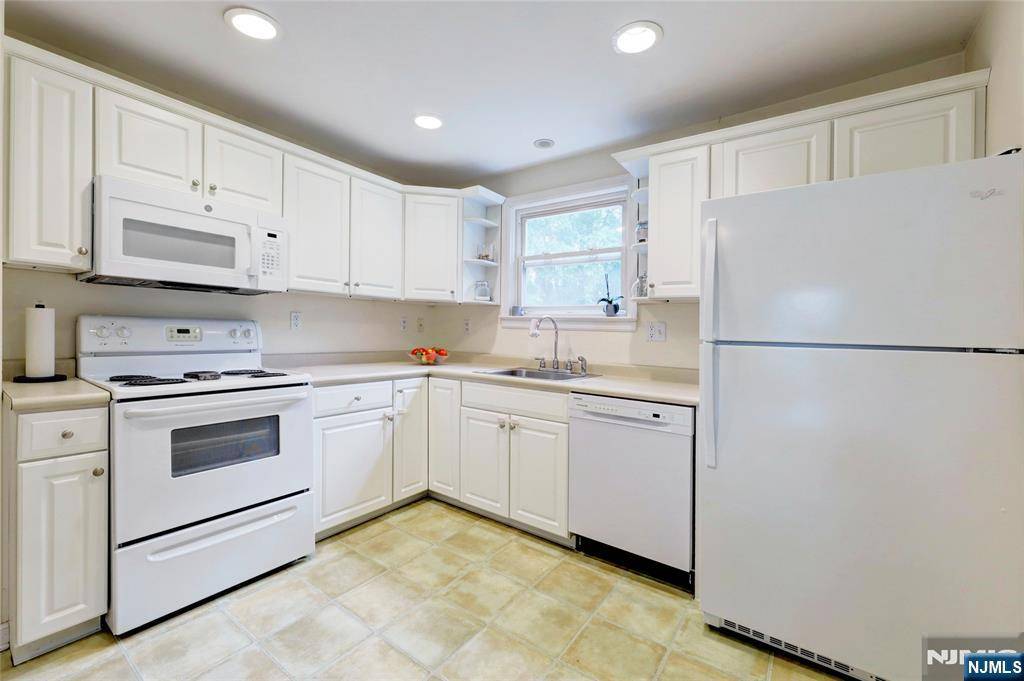 Ramsey, NJ 07446,145 Arch ST #2