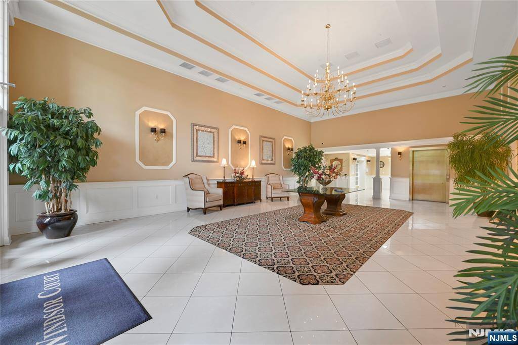 Rochelle Park, NJ 07662,175 Rochelle AVE #323