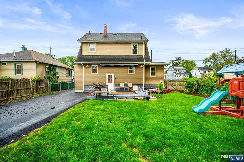 Bergenfield, NJ 07621,125 Hickory AVE