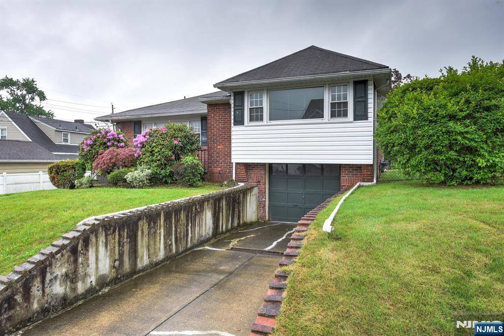 Totowa, NJ 07512,11 Glen TER
