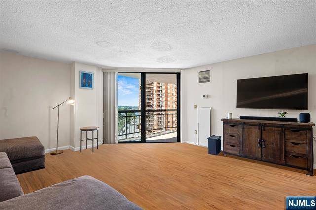 Secaucus, NJ 07094,708 Harmon Cove Tower