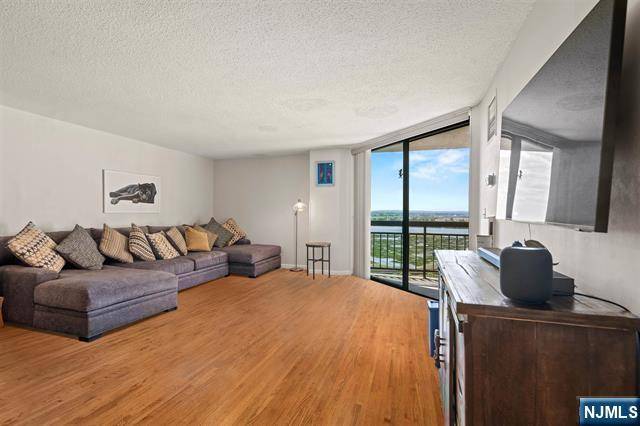 Secaucus, NJ 07094,708 Harmon Cove Tower