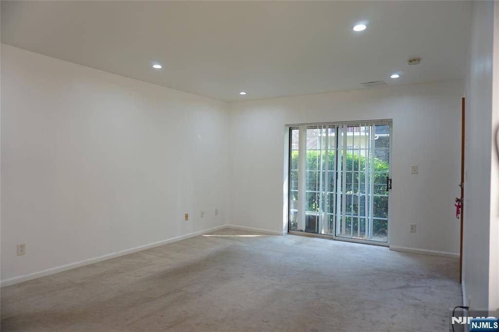 Newark, NJ 07104,786-802 Summer #B2
