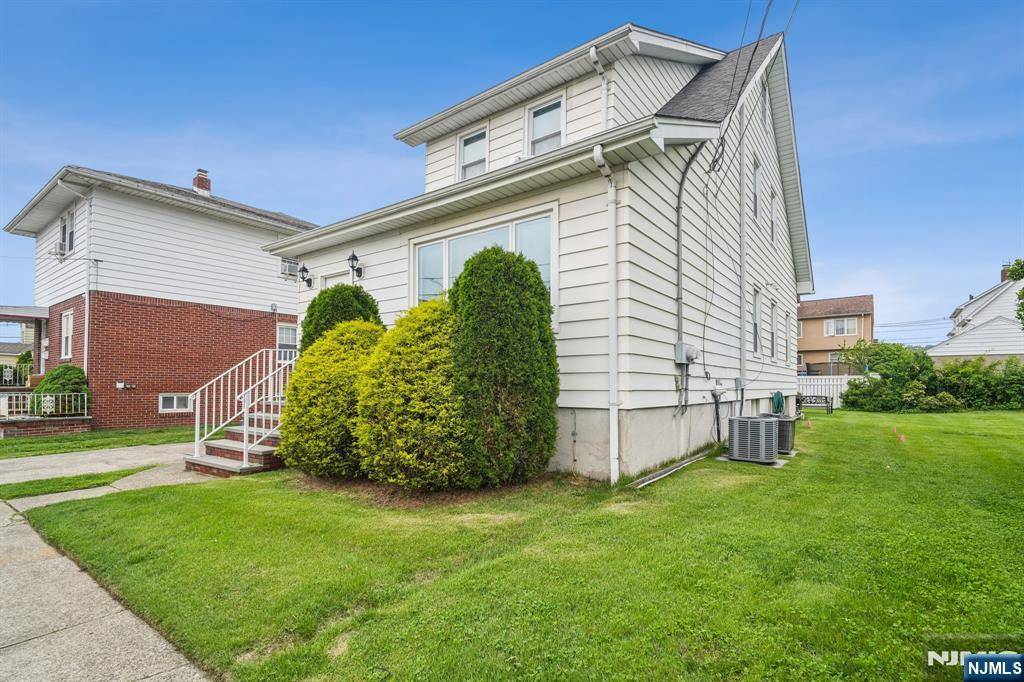 Saddle Brook, NJ 07663,324 3rd ST