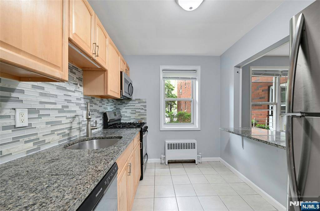 Fort Lee, NJ 07024,2350 Linwood AVE #1E