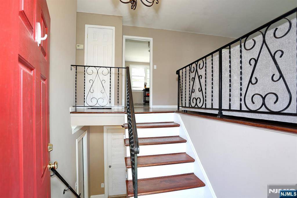 Wayne, NJ 07470,60 Furman DR