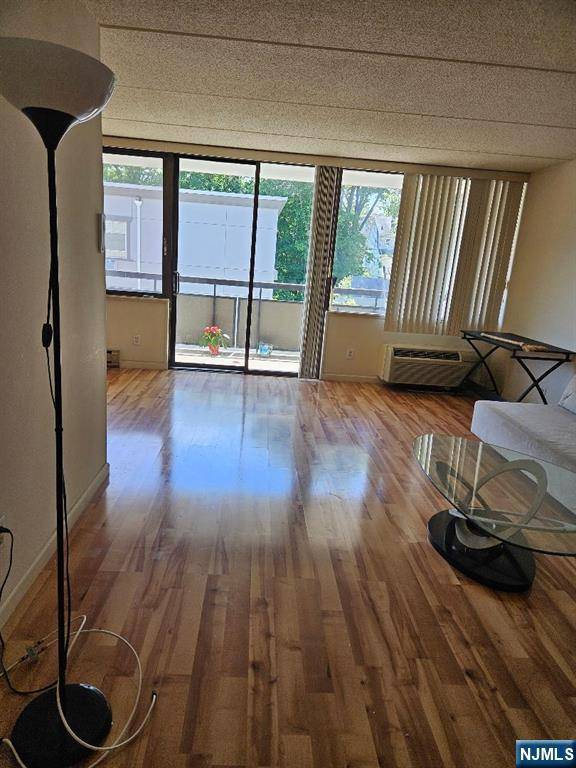 Cliffside Park, NJ 07010,555 Gorge RD #4C