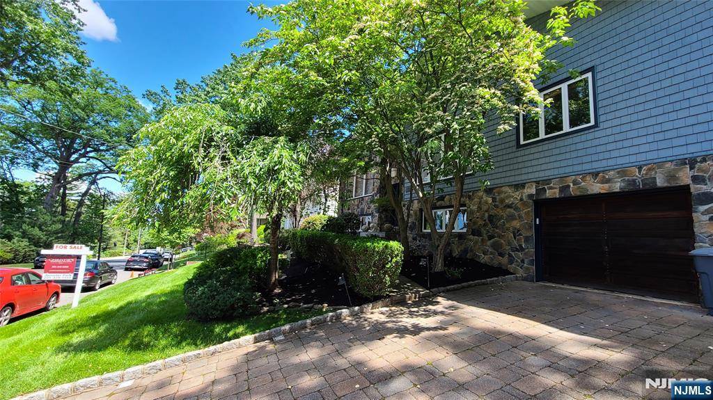 Leonia, NJ 07605,559 Nordhoff DR