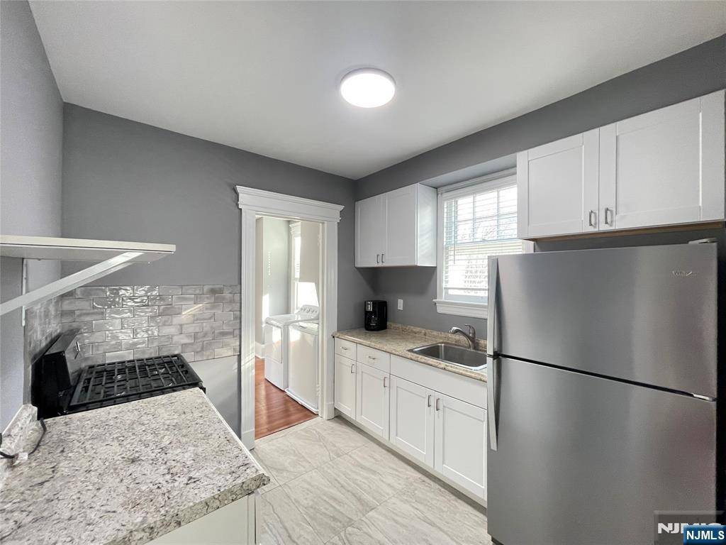 Englewood, NJ 07631,172 Palisade AVE #2