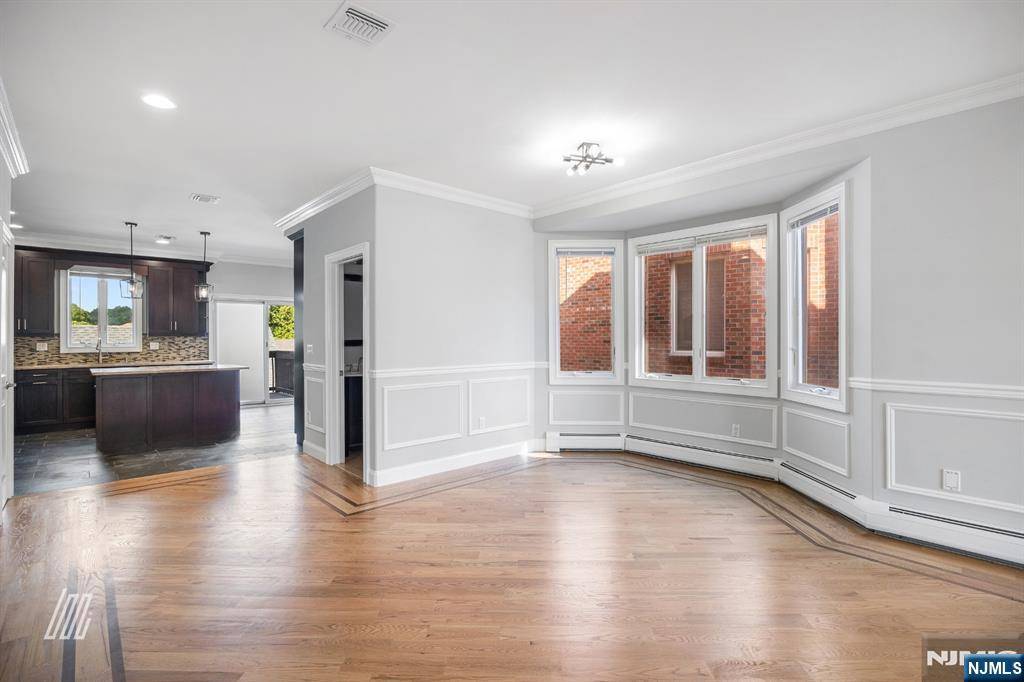 Palisades Park, NJ 07650,39B E Central BLVD