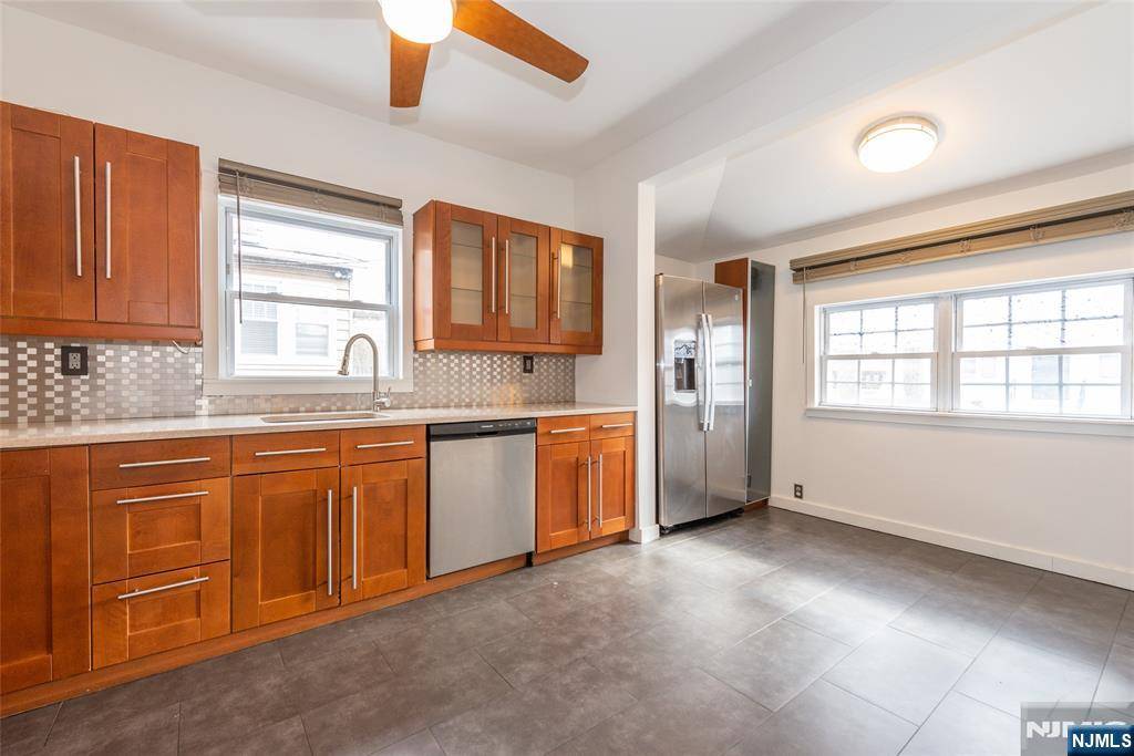 Lyndhurst, NJ 07071,213 Summit AVE
