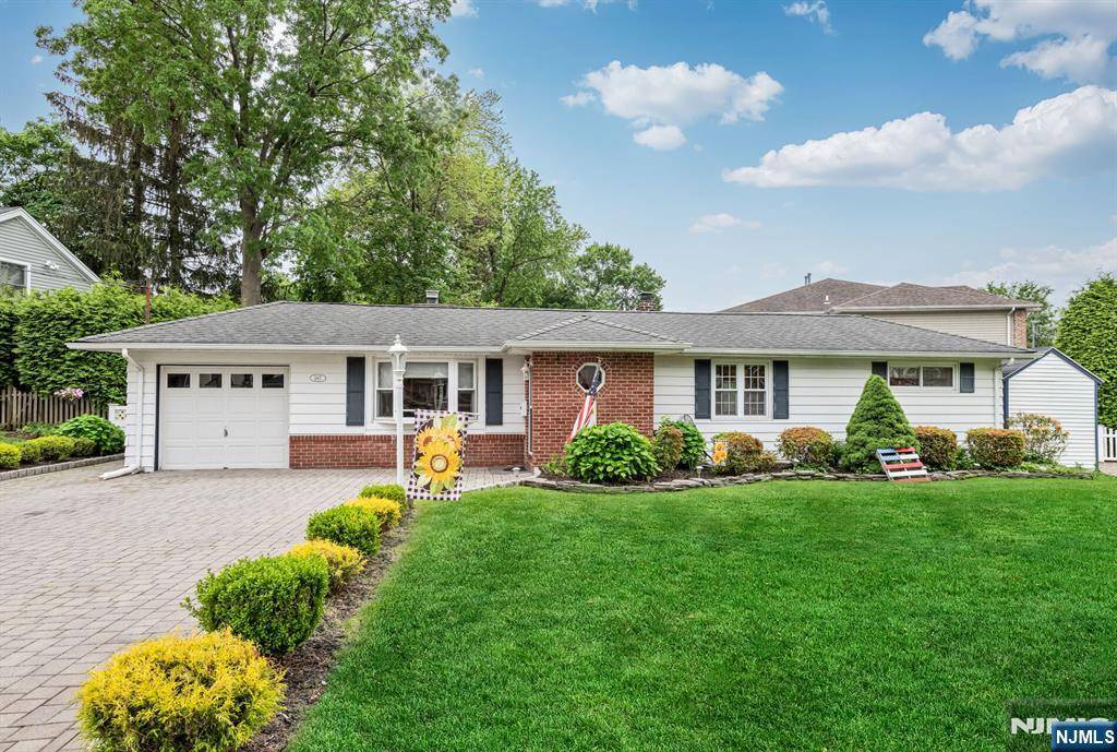 River Edge, NJ 07661,247 Wayne AVE