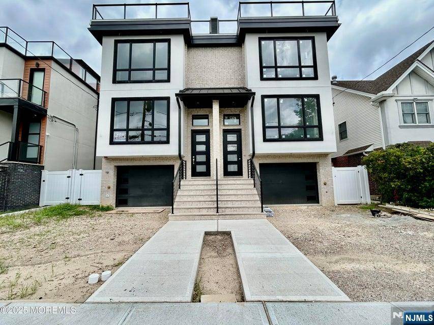 Cliffside Park, NJ 07010,65 Knox AVE