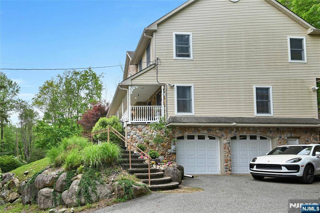 Mahwah, NJ 07430,130 Deerhaven RD