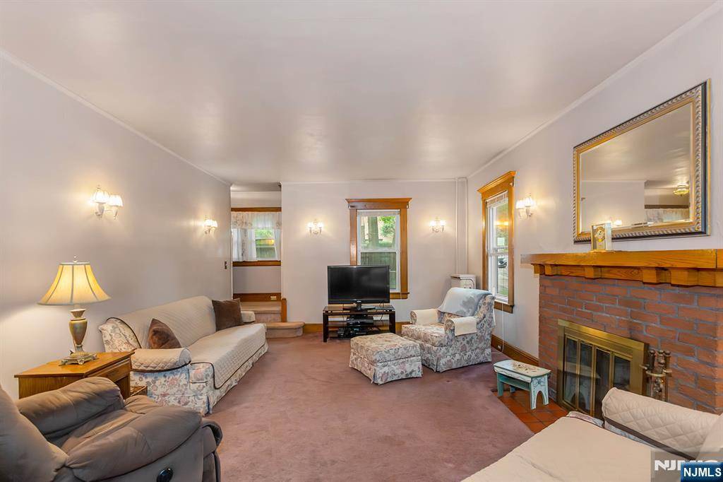 Ridgefield Park, NJ 07660,21 Spruce AVE