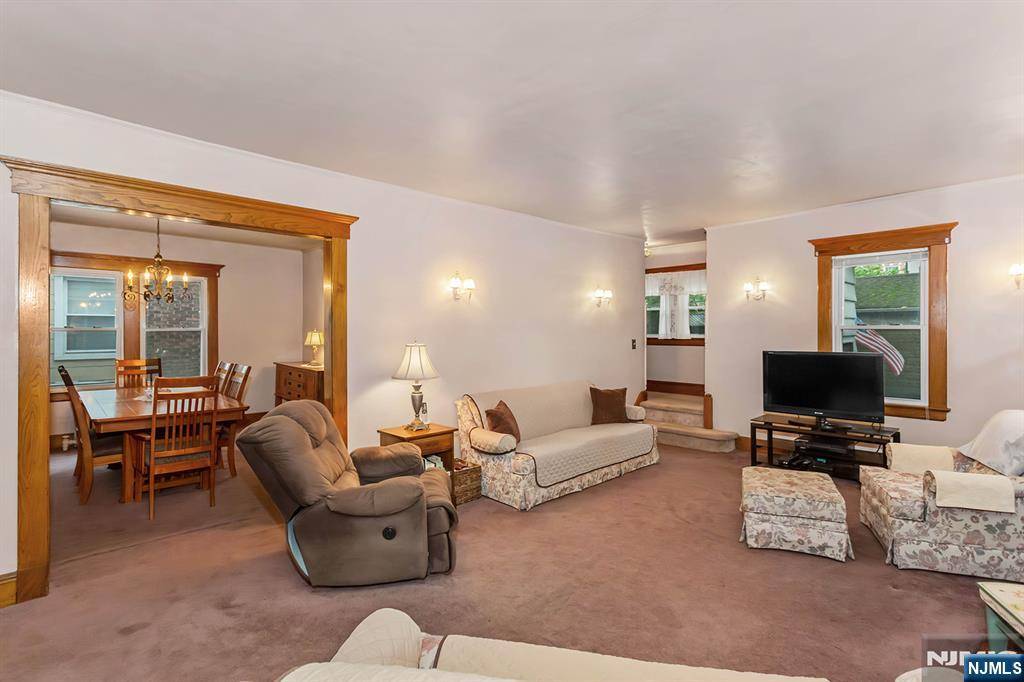 Ridgefield Park, NJ 07660,21 Spruce AVE