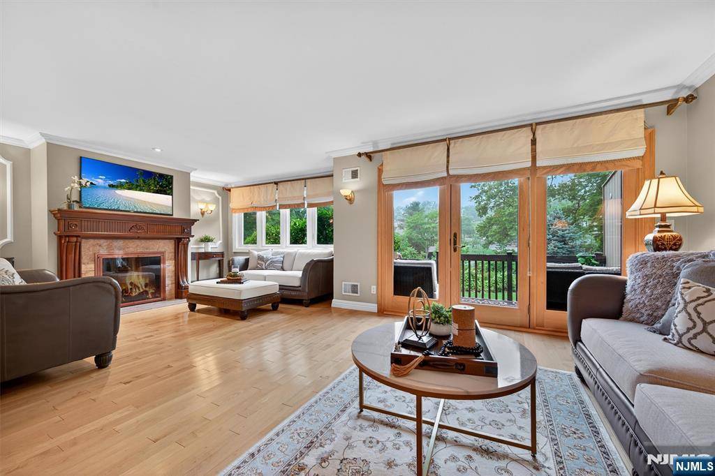 Ramsey, NJ 07446,30 Peach Hill CT