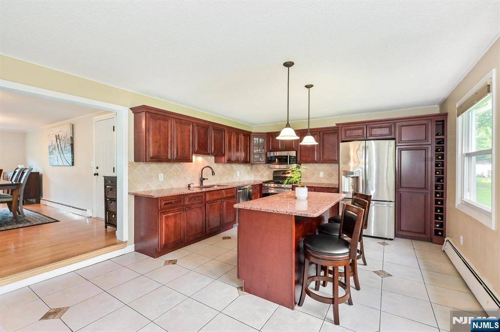 Oradell, NJ 07649,113 Merritt DR