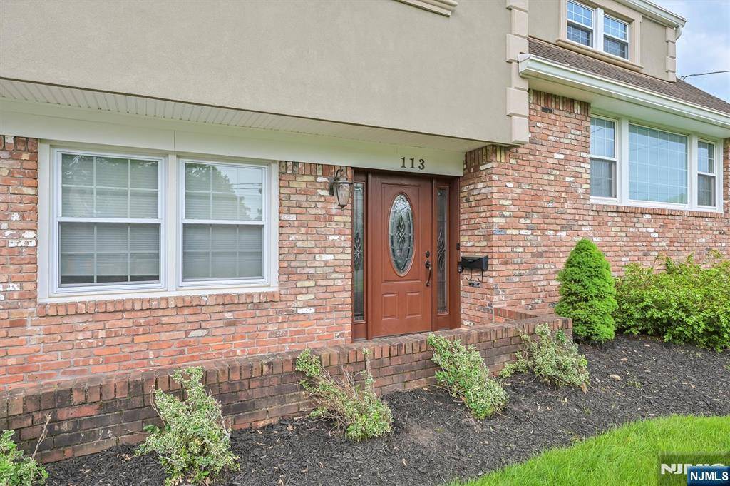 Oradell, NJ 07649,113 Merritt DR