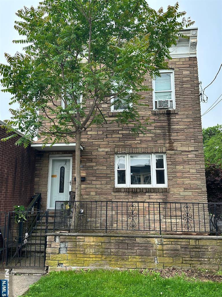 Linden, NJ 07036,1620 Wood AVE #1