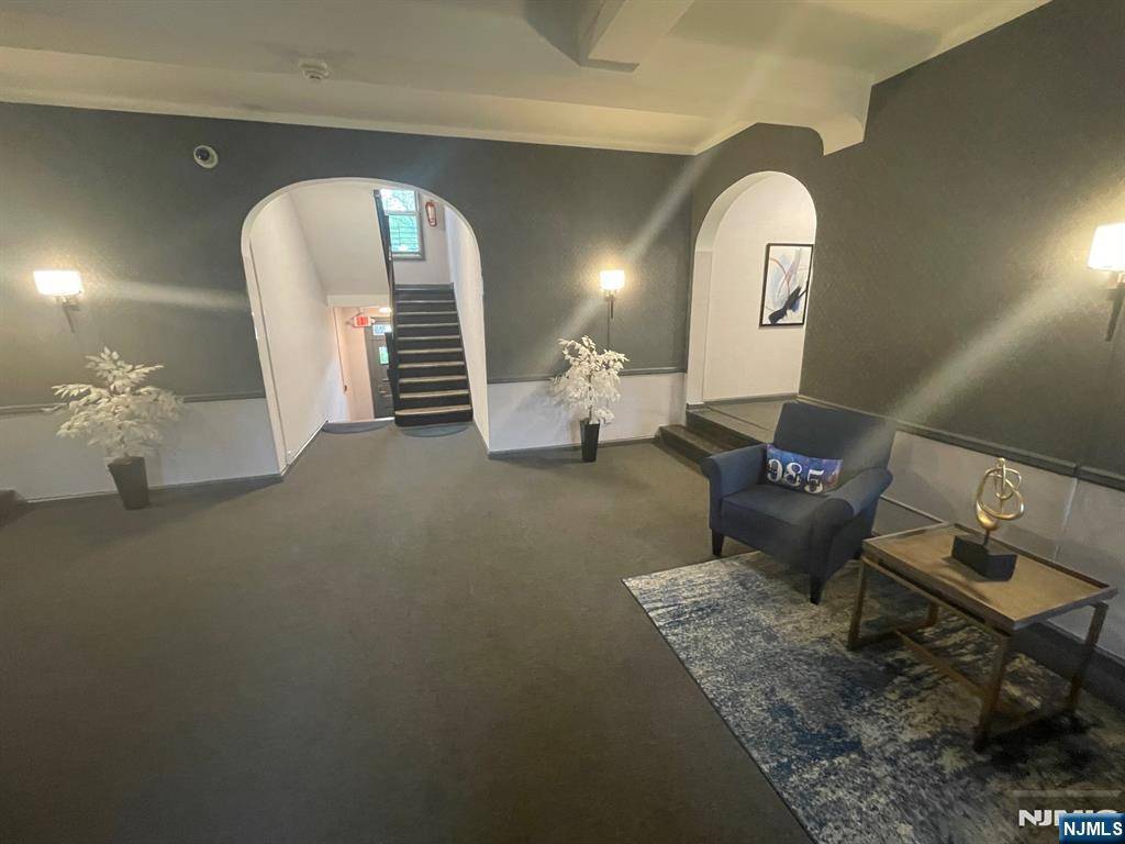 Teaneck, NJ 07666,995 Teaneck RD #3N