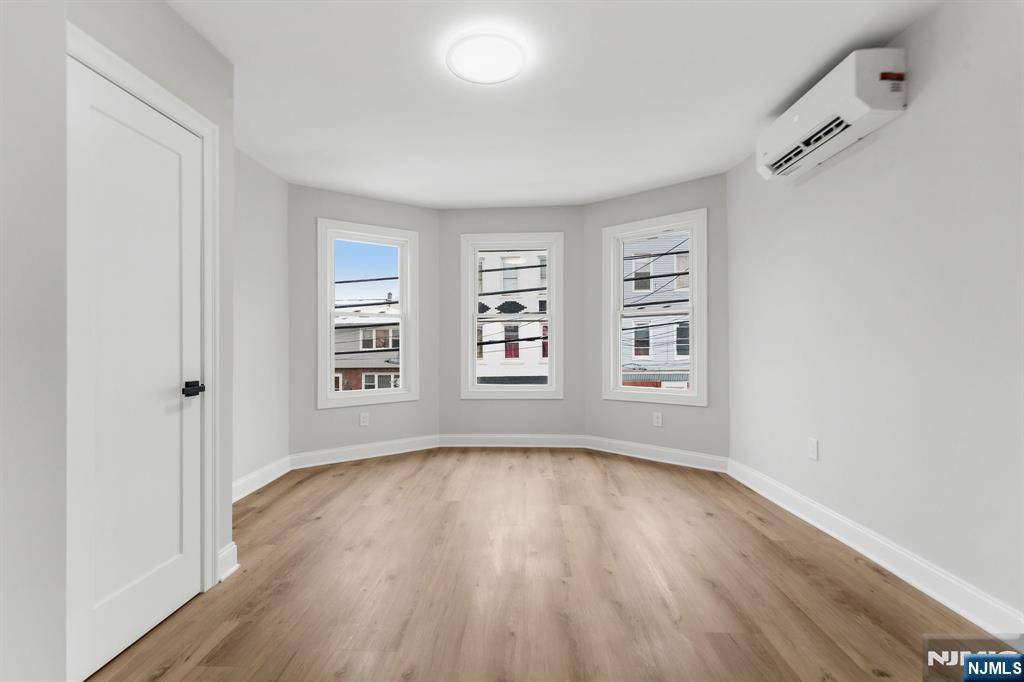 Harrison, NJ 07029,321 William ST #2