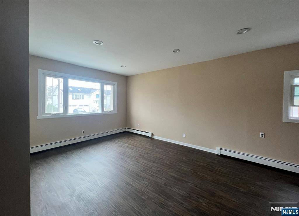Elmwood Park, NJ 07407,251 Orchard ST #1
