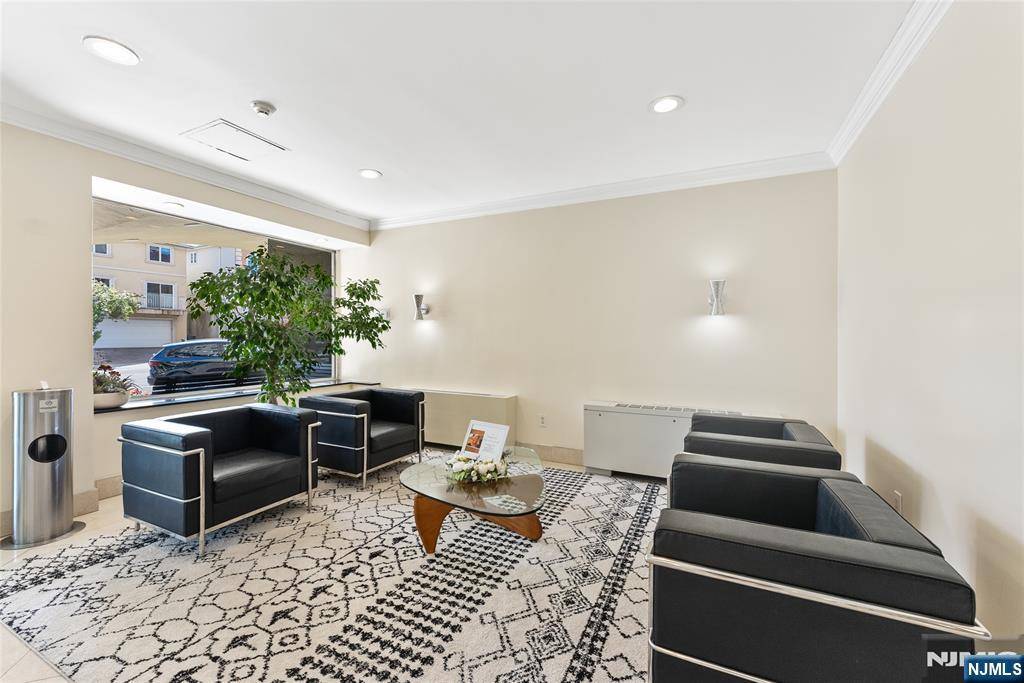 Guttenberg, NJ 07093,7100 Boulevard East #14M