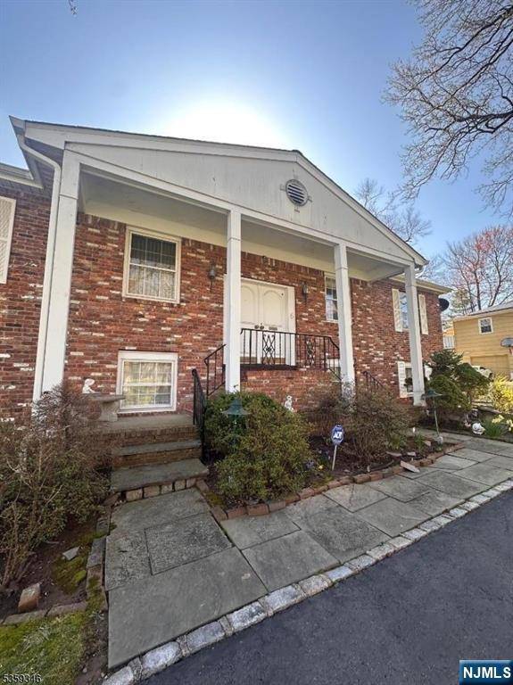 Springfield, NJ 07081,6 Persimmon WAY