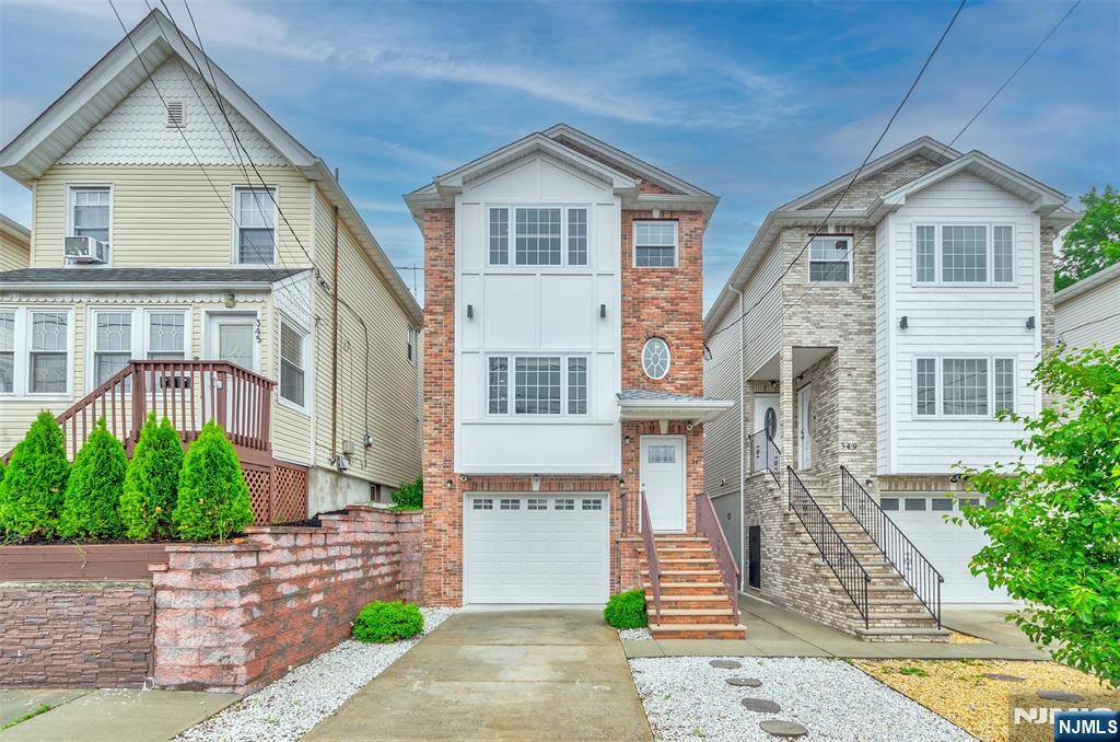 Kearny, NJ 07032,347 Forest ST