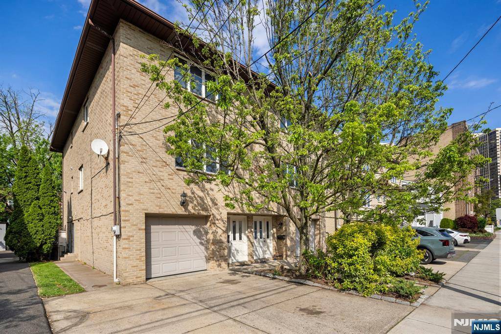 Cliffside Park, NJ 07010,247 Franklin AVE #B