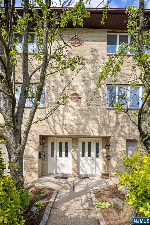 Cliffside Park, NJ 07010,247 Franklin AVE #B