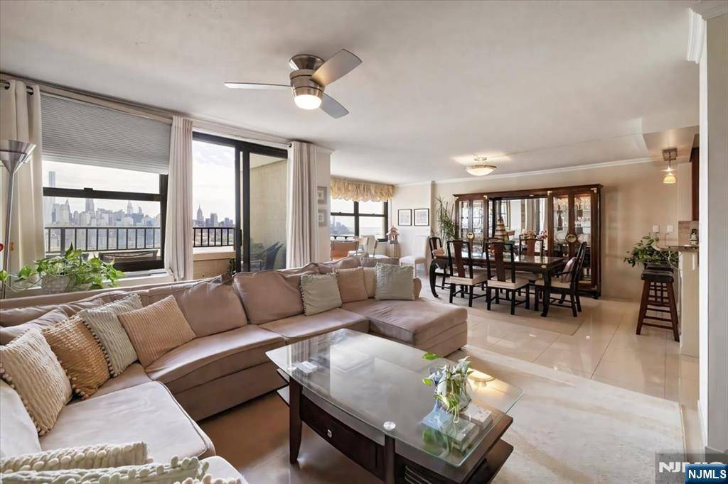 Guttenberg, NJ 07093,7000 JFK Blvd E #40B