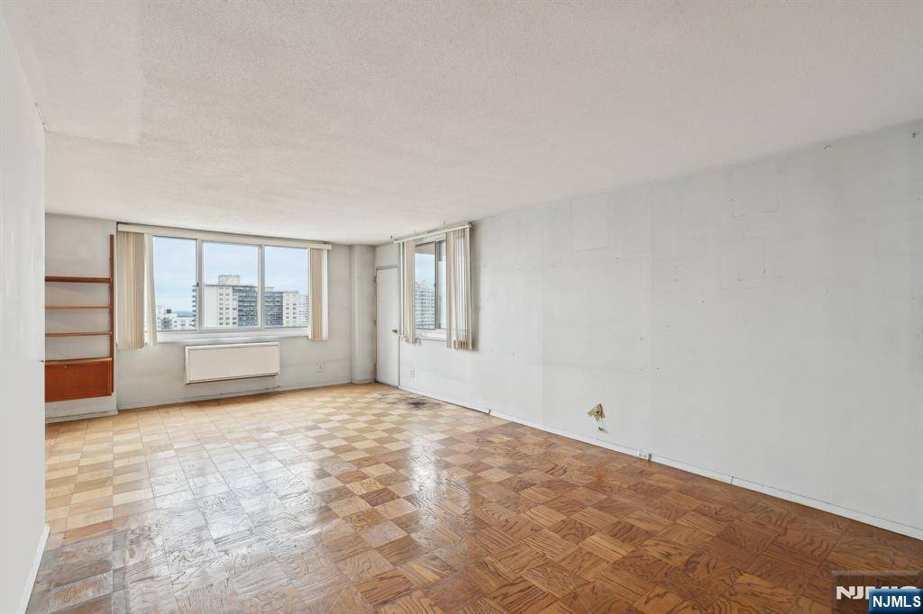 Fort Lee, NJ 07024,2150 Center AVE #19F