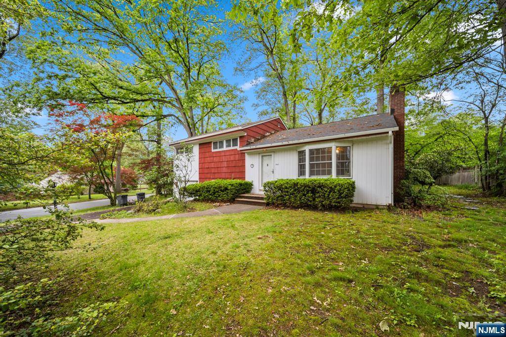Midland Park, NJ 07432,180 Busteed DR